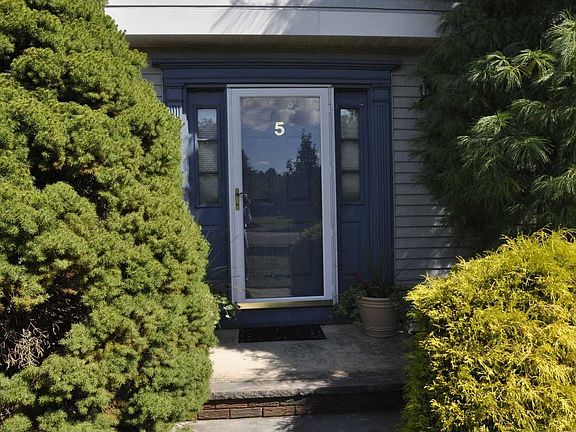 2nd image of 5 Martino Dr