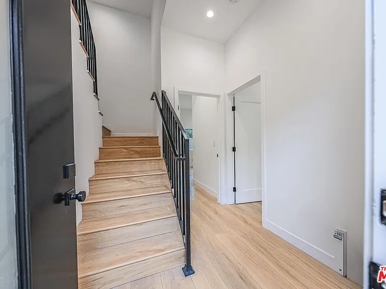 1525 S Carmelina Ave #1525 — Photo 6