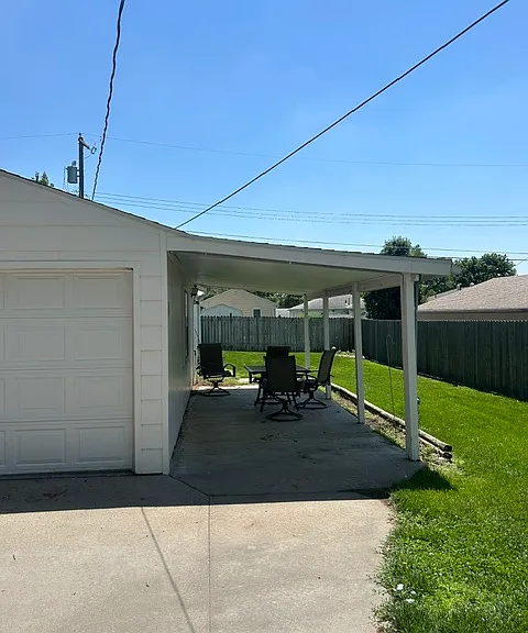 1011 Hartley St — Photo 10