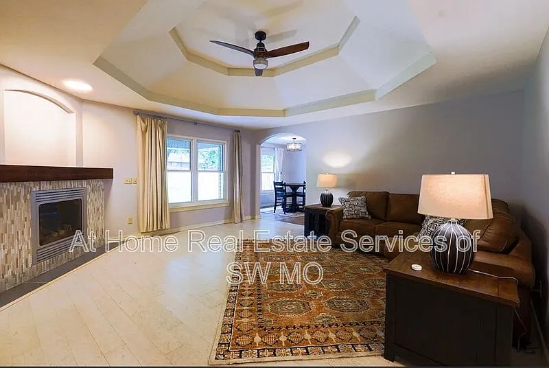 3 bed, 2.0 bath, 1618 sqft, $1,700 — Photo 2