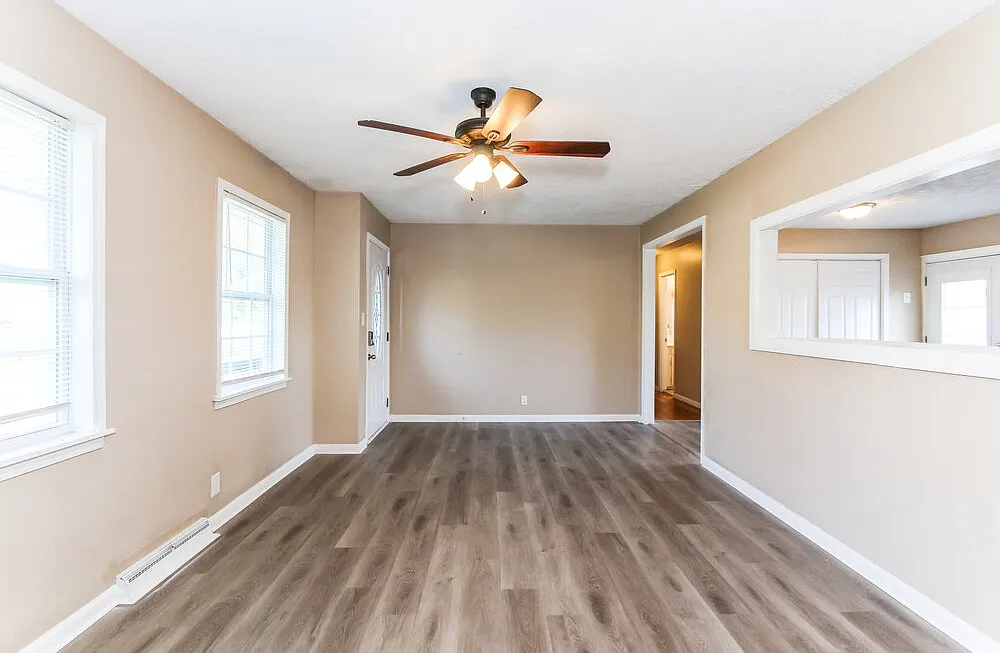 3 bed, 2.0 bath, 1344 sqft, $1,510 — Photo 4