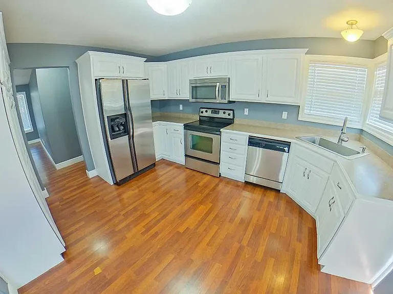 225 Walters Dr — Photo 4