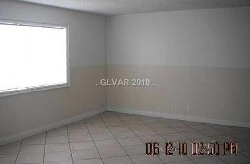 2nd image of 206 Greenbriar Townhouse Way
