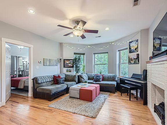 3rd image of 3517 W Ainslie St APT 2