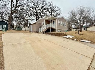 16616 Shoreline Dr, Spirit Lake, IA 51360