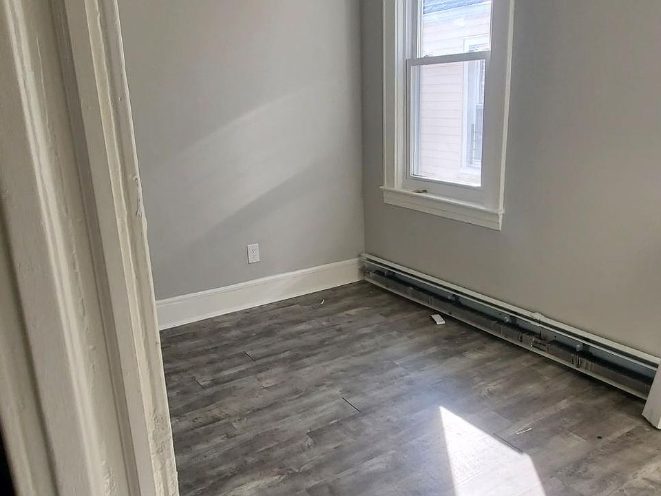 2nd image of 131 S Park St Floor 1