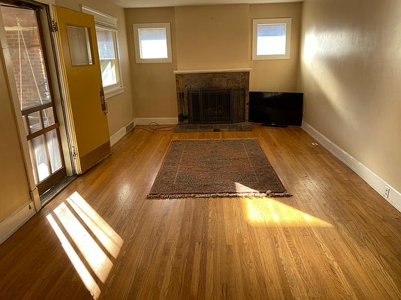 4th image of 1165 E Warnock Ave