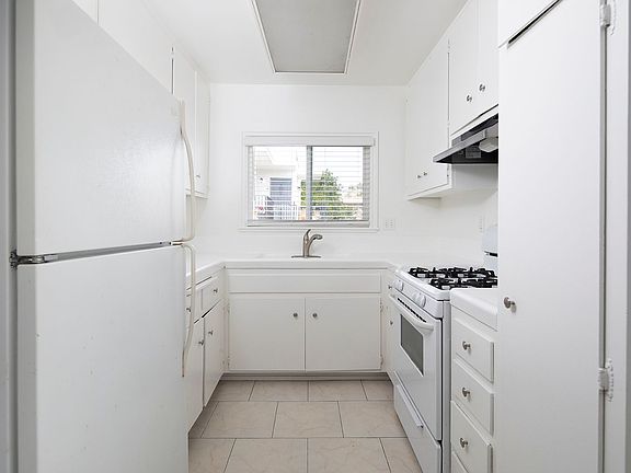 3rd image of 1671 Chalcedony St APT 8