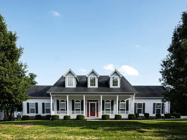 920 Juniper Dr, Maysville, KY 41056