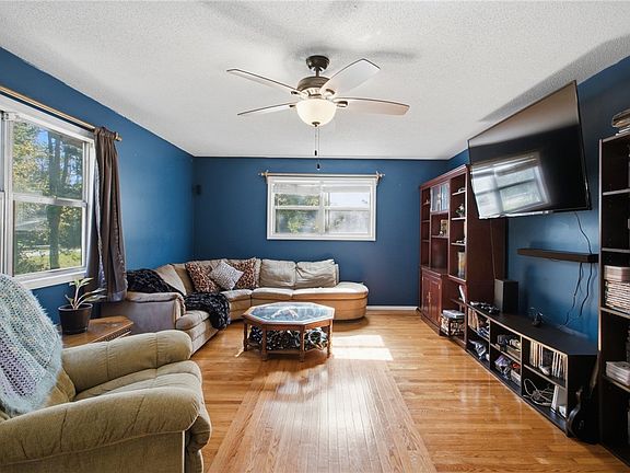 4th image of 100 Ripplelake Dr