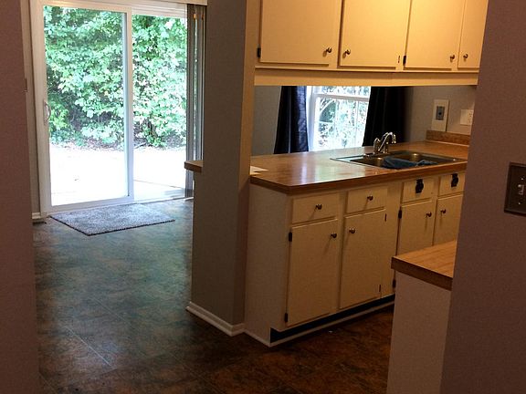 eat in kitchen 17 x 13