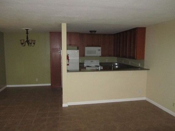 Kitchen with breakfast bar