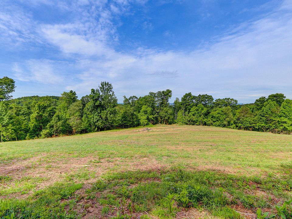 1st image of Country Oaks Ln