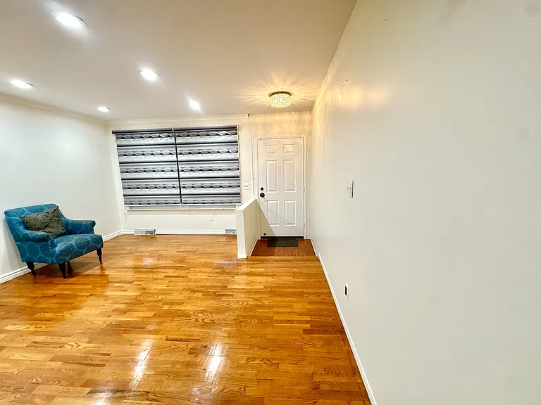 2868 Groves Dr — Photo 6