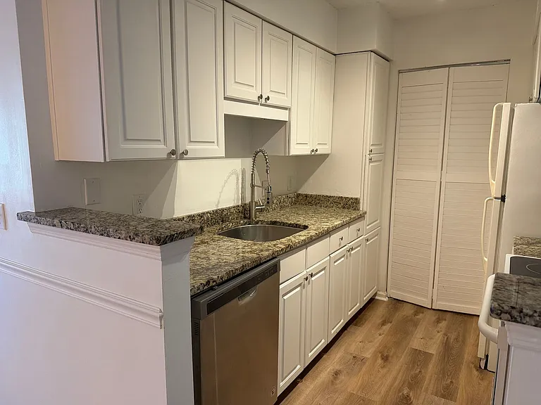 13 Forest Cove Cv — Photo 6