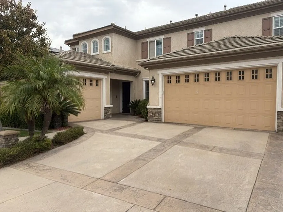 45486 Olive Ct