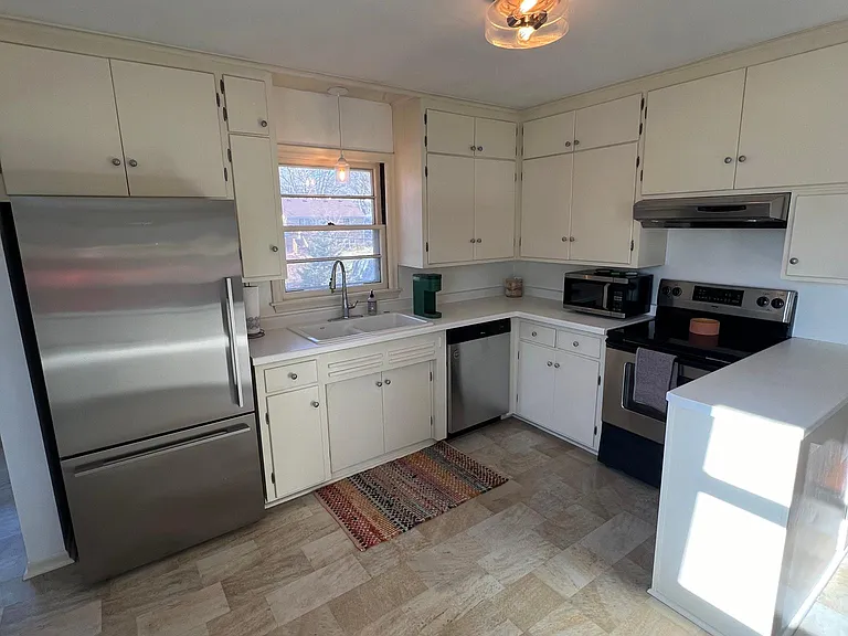 424 Tyler Ave S — Photo 6