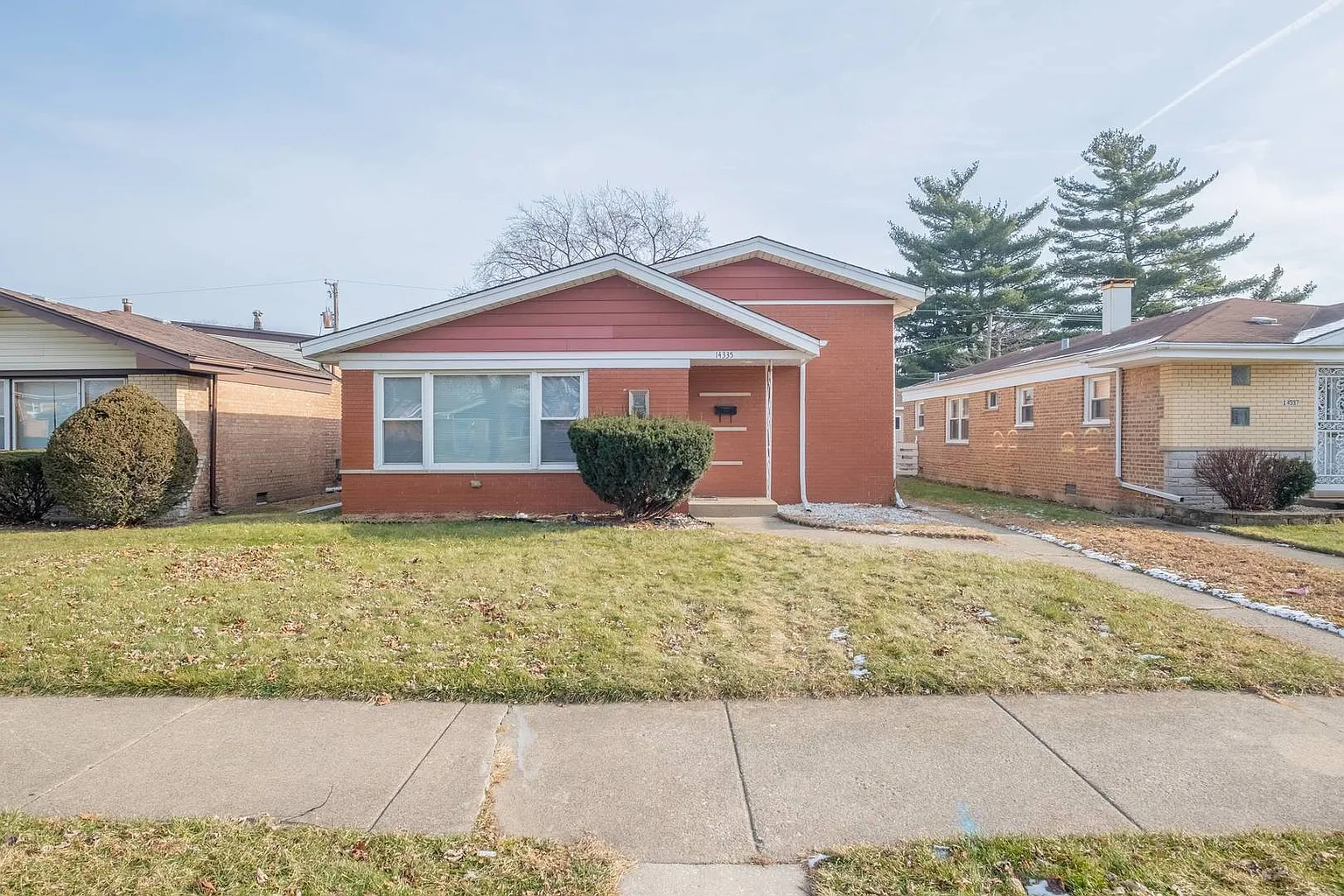 14335 Kenwood Ave photo 1