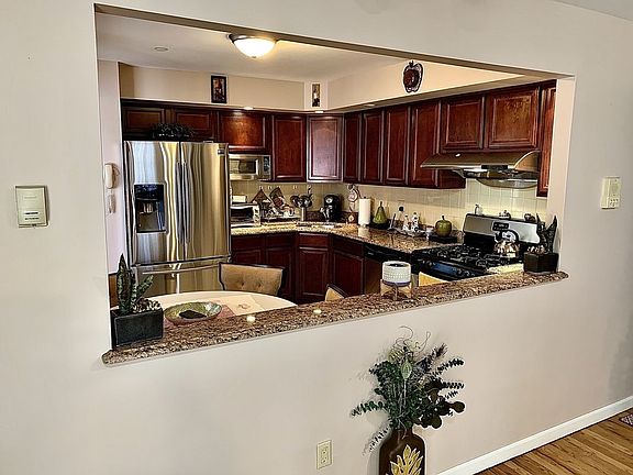 5th image of 7502 16th Ave #2B
