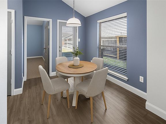 4th image of 916 Crested Point Dr