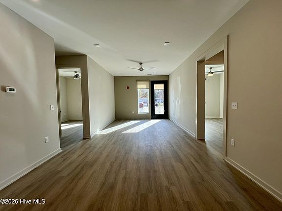 5th image of 1108 Castle St #104