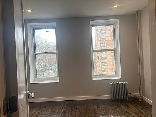 3rd image of 318 E 106th St APT 10