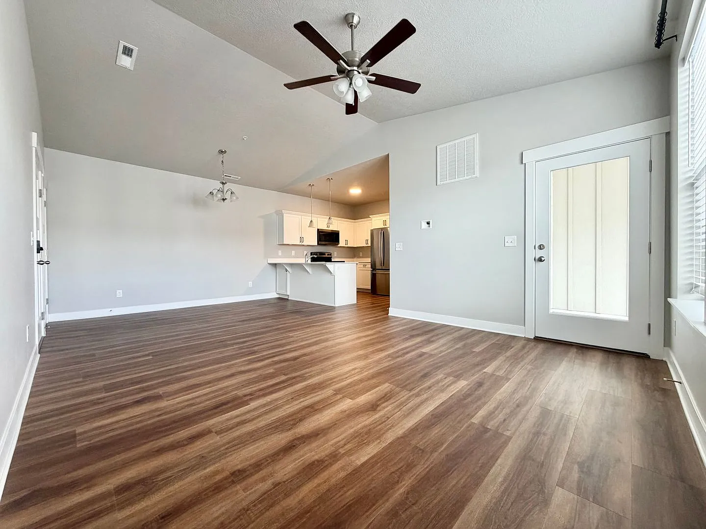 3 Bed Townhome | Mountain Views, Pool, Pickleball & More — Photo 4