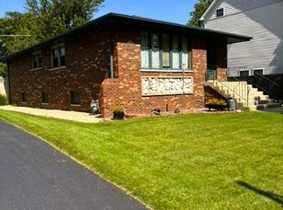 9516 W Shore Dr, Oak Lawn, IL 60453