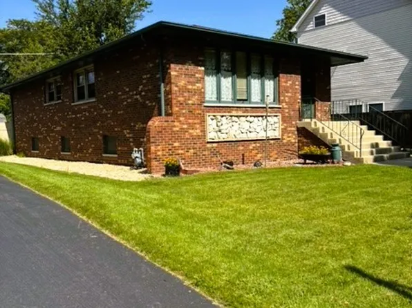 9516 W Shore Dr, Oak Lawn, IL 60453