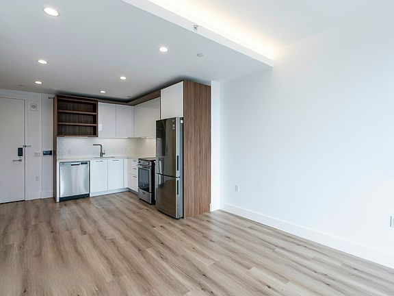4th image of 228 E 135th St #1811
