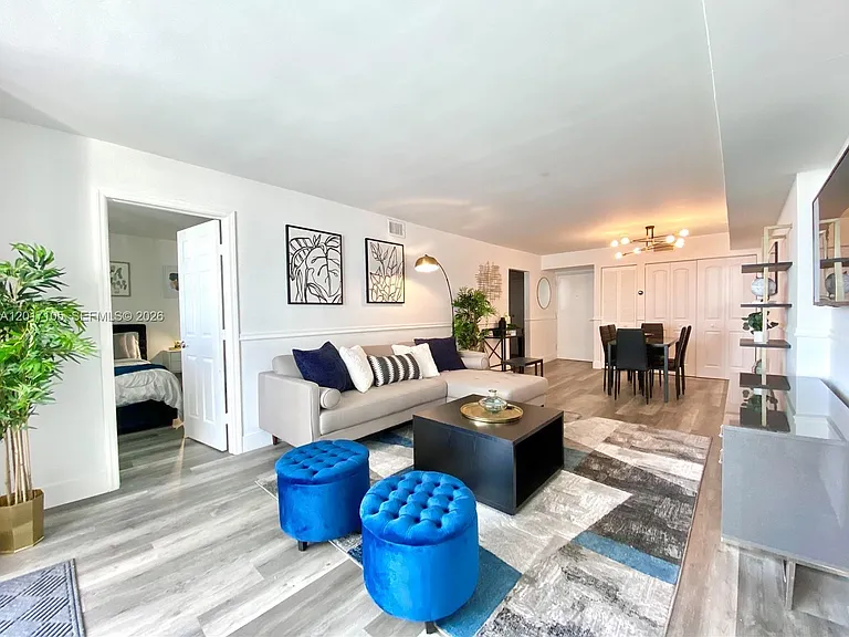 6820 Indian Creek Dr #9C — Photo 2