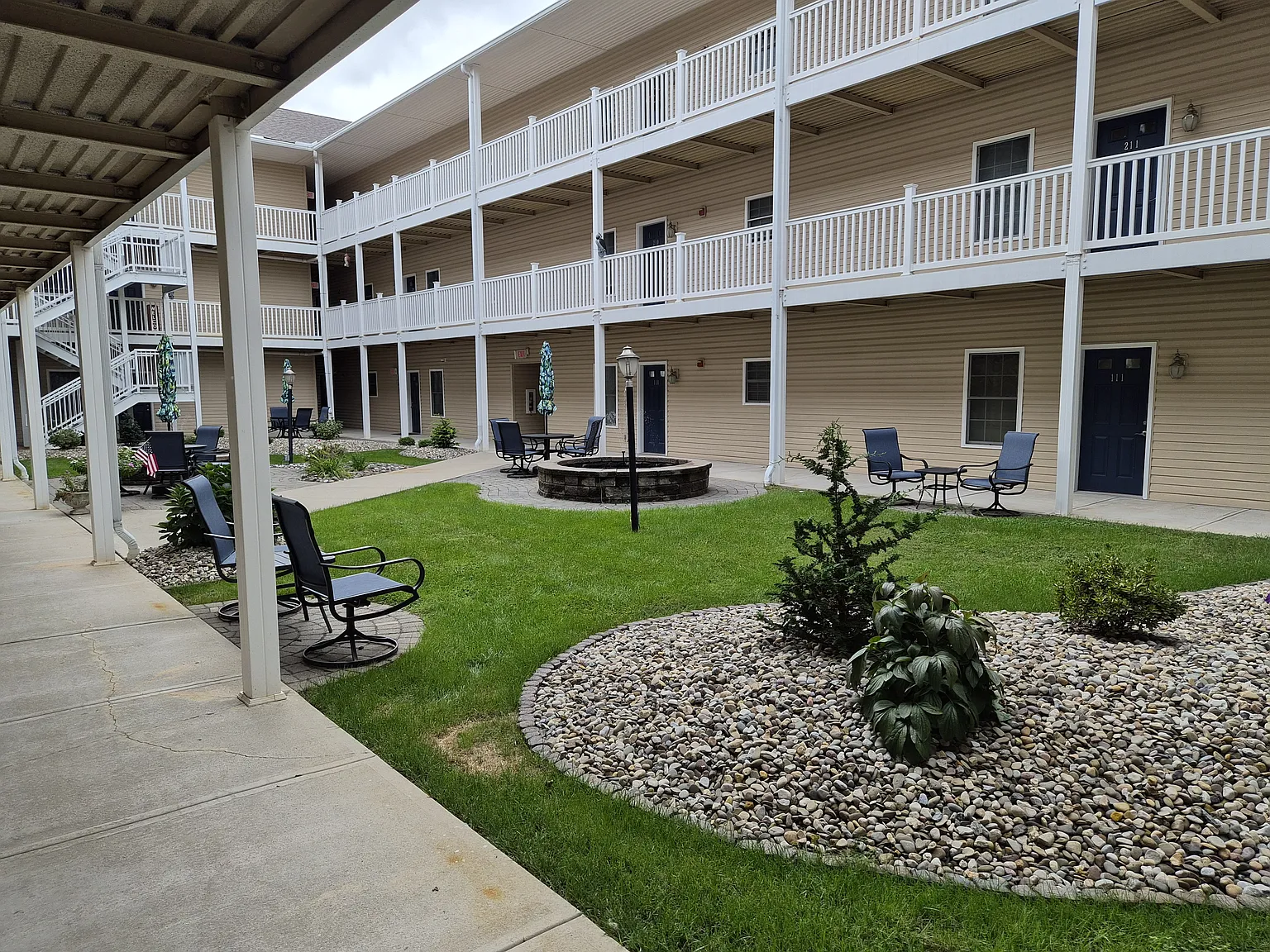 2 bed, 1212 sqft, $1,975 — Photo 3