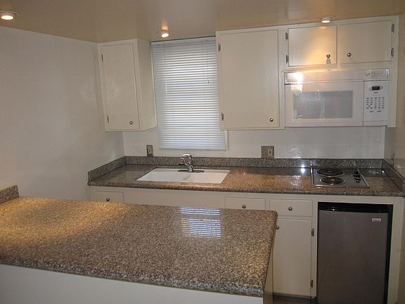 5th image of 10814 Blix St #B1