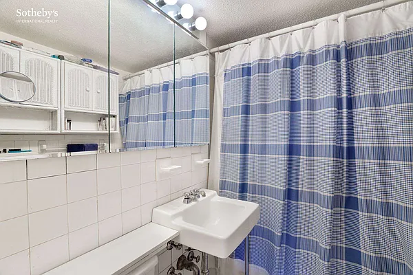 Sold by Sotheby's International Realty | media 3