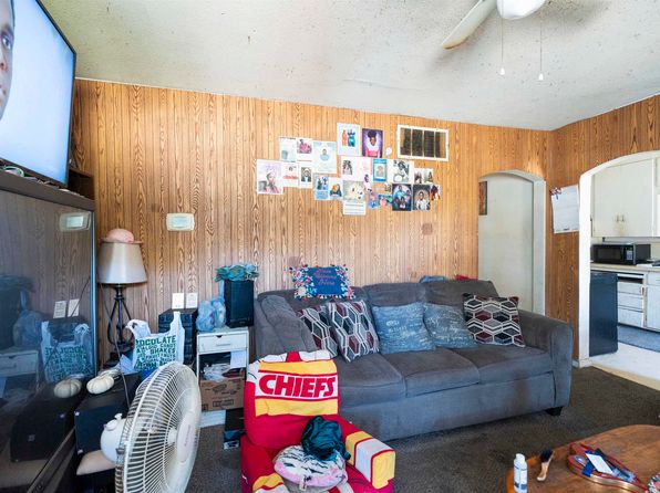 wichita-kansas-443187045 picture