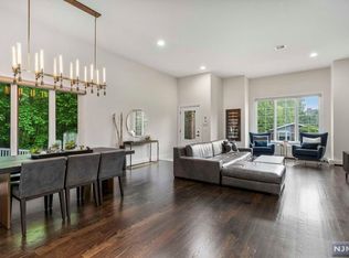 1422 13th St, Fort Lee, NJ 07024