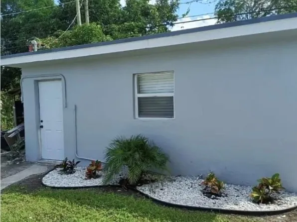 1590 NW 123rd St, North Miami, FL 33167