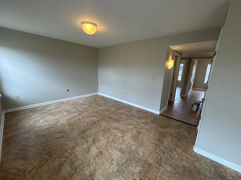 1121 Transit Way — Photo 3