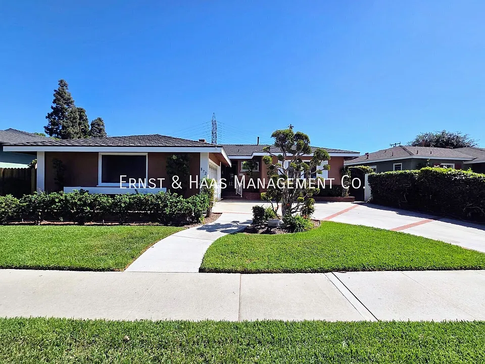 872 N Karen Way