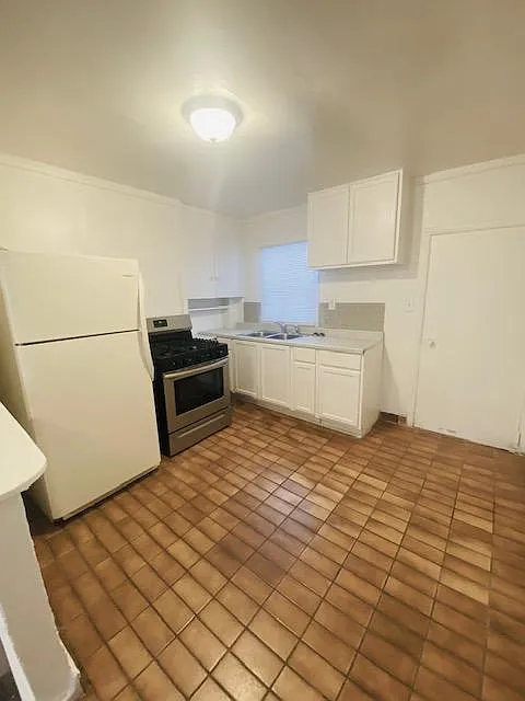 5350 W. Broadway APT. #5 — Photo 3
