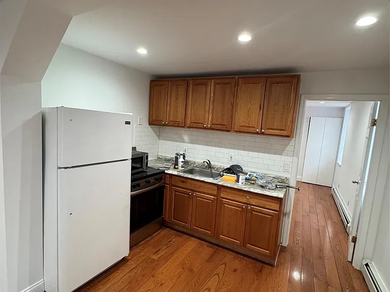 2031 Tomlinson Ave #1R — Photo 9
