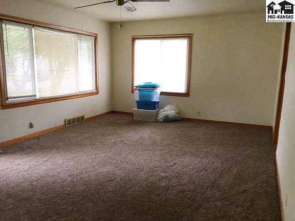 2nd image of 934 E 7th Ave