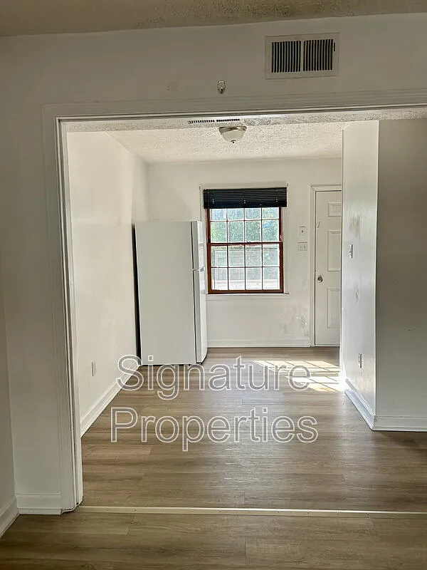 2 bed, 1.5 bath, $875 — Photo 4