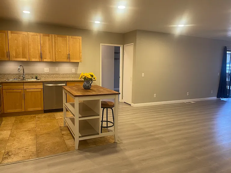 425 Autumn Dr — Photo 9