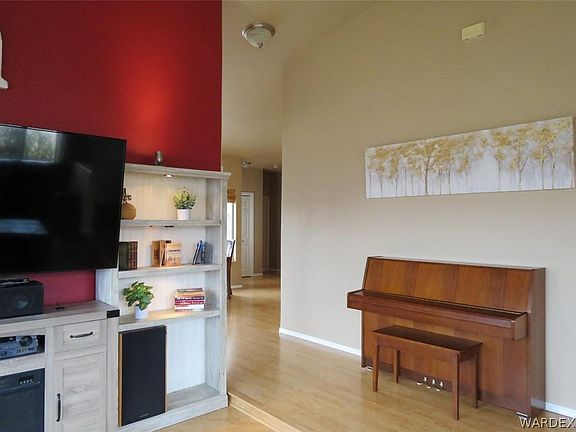 5th image of 3640 Heather Ave