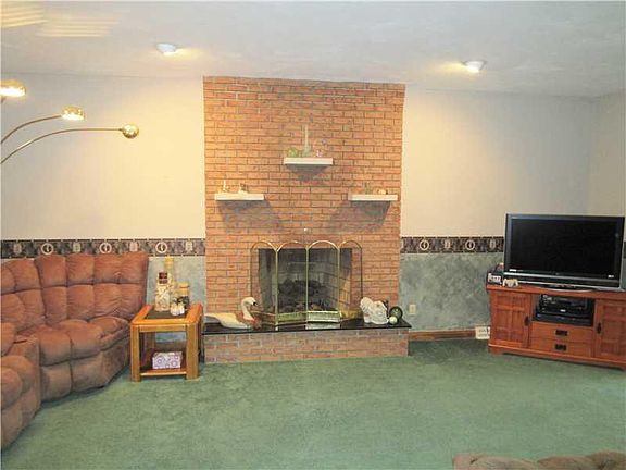 2nd image of 111 Lincoln Dr
