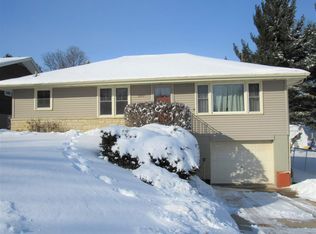 1147 Tressa St, Dubuque, IA 52003