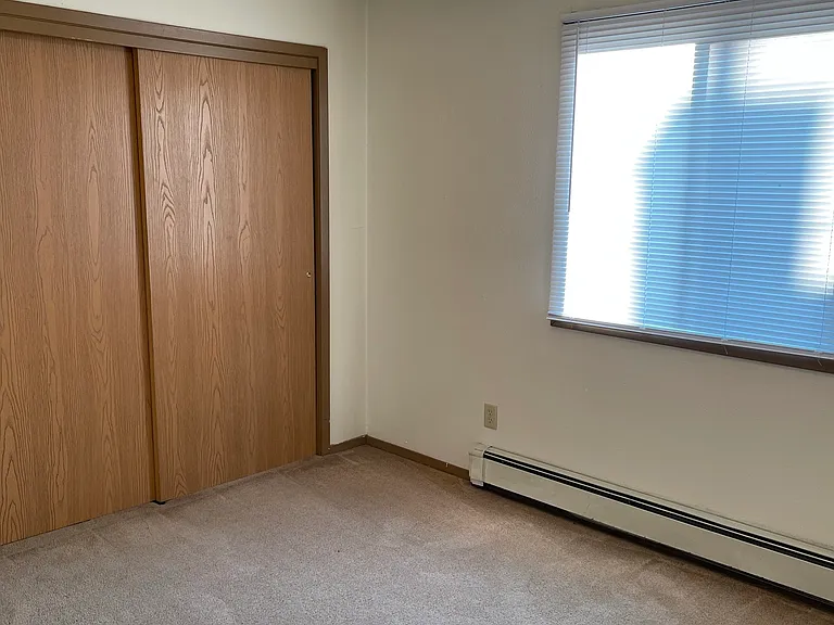 716 E Burlington St — Photo 15