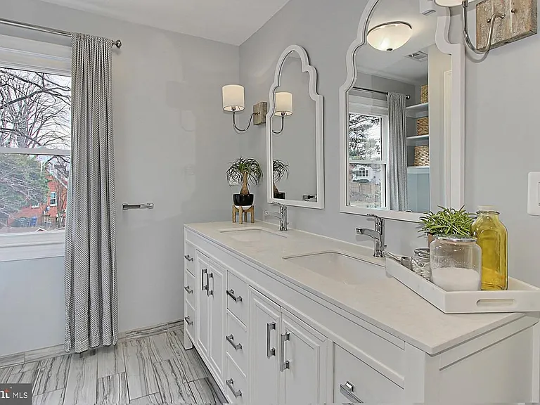 Main Suite bathroom