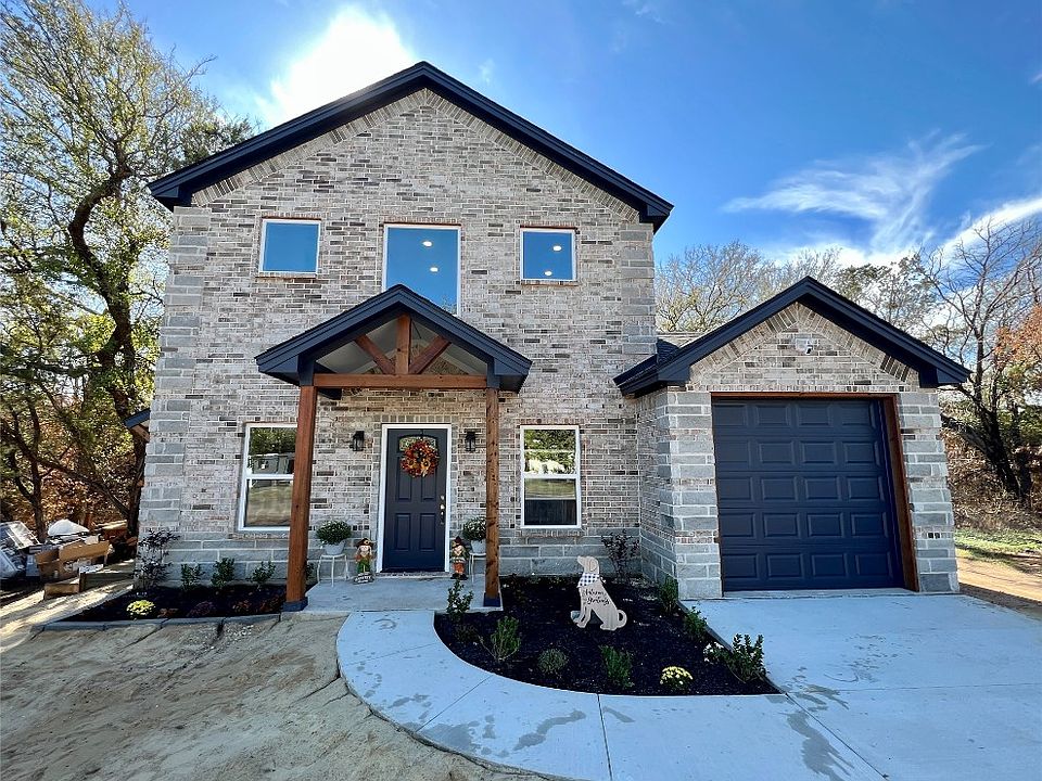 1st image of 2907 Mistletoe St